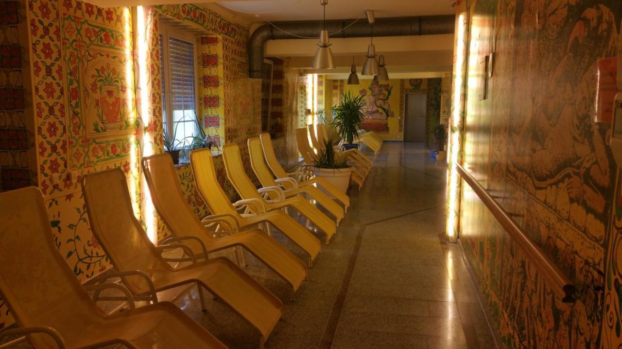 Hotel Reuterhof Reuterstadt Stavenhagen ภายนอก รูปภาพ