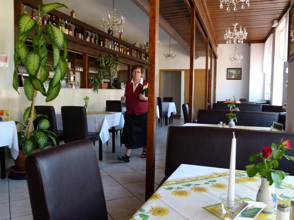 Hotel Reuterhof Reuterstadt Stavenhagen ภายนอก รูปภาพ