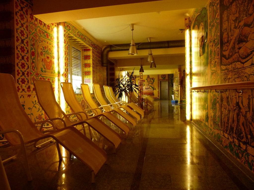 Hotel Reuterhof Reuterstadt Stavenhagen ภายนอก รูปภาพ
