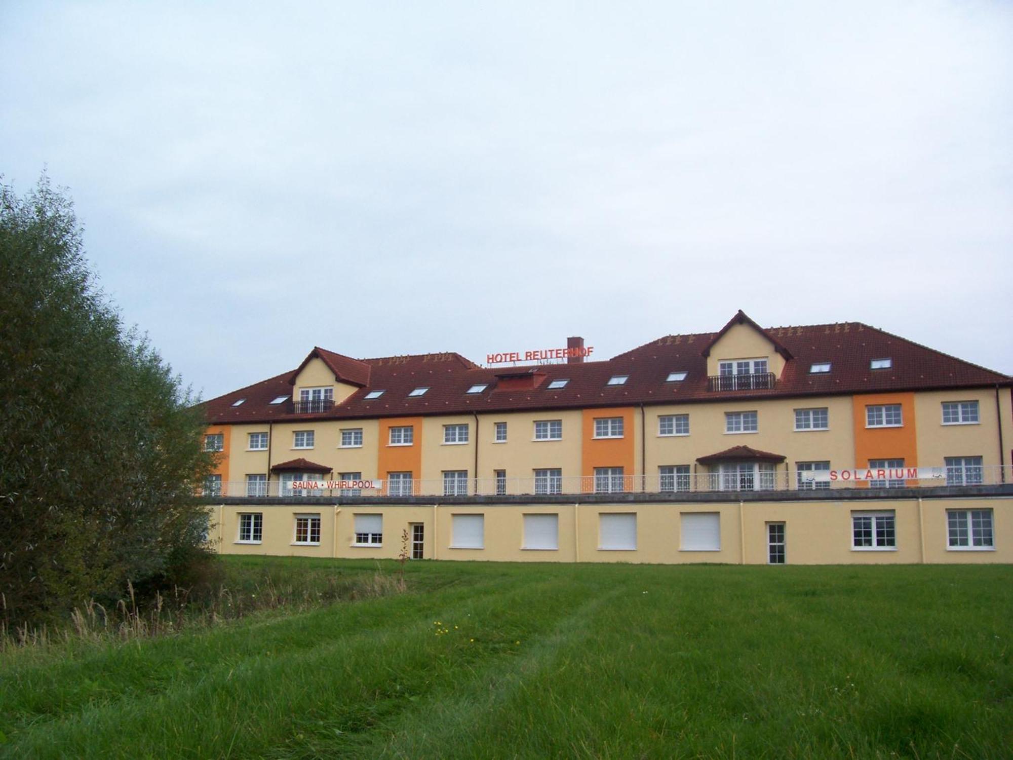 Hotel Reuterhof Reuterstadt Stavenhagen ภายนอก รูปภาพ