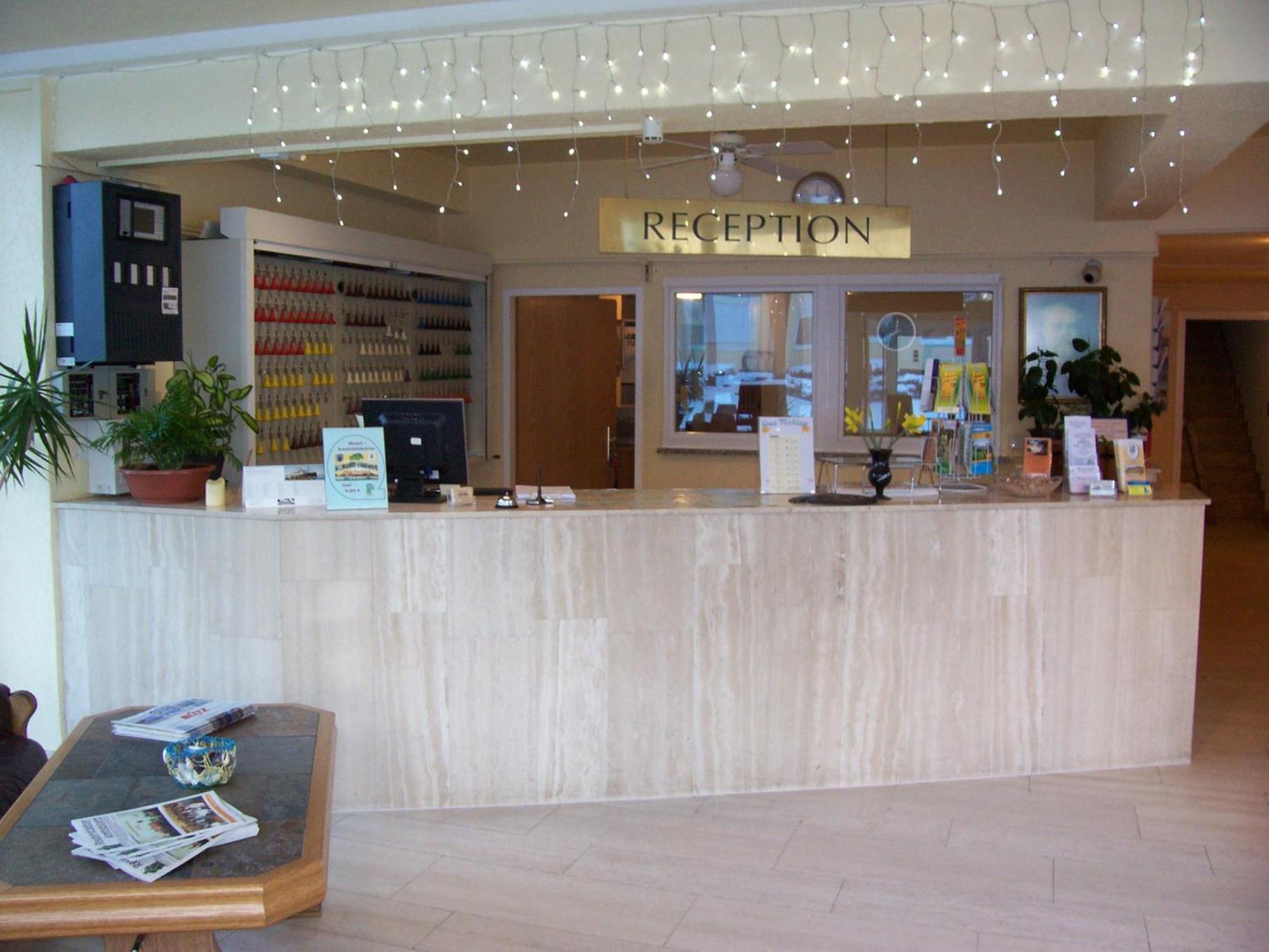 Hotel Reuterhof Reuterstadt Stavenhagen ภายนอก รูปภาพ
