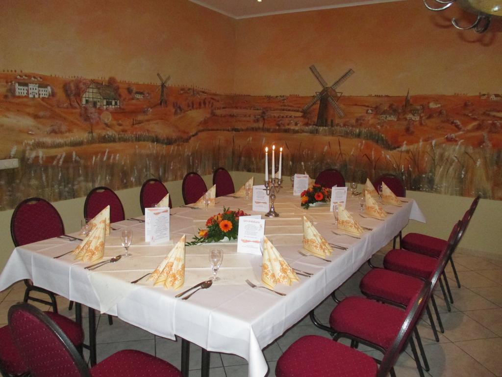 Hotel Reuterhof Reuterstadt Stavenhagen ภายนอก รูปภาพ