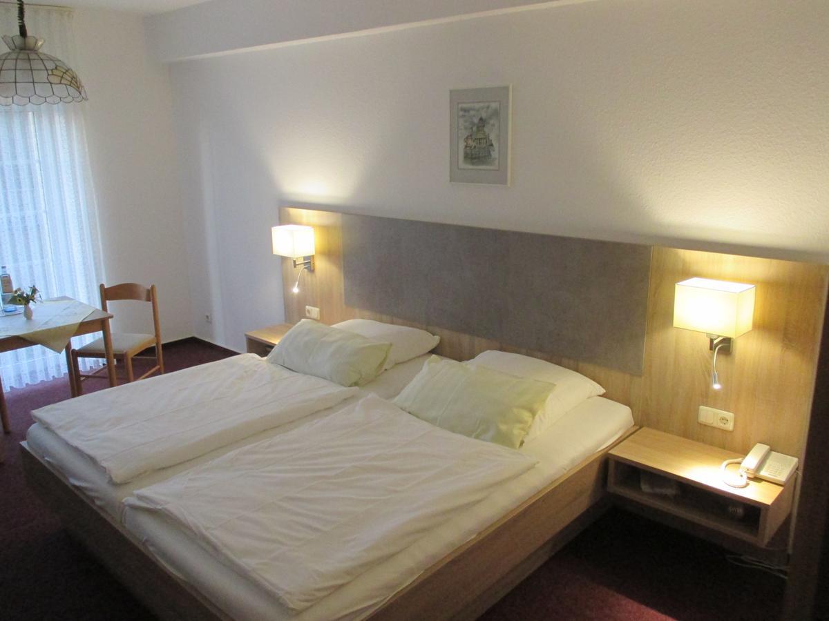 Hotel Reuterhof Reuterstadt Stavenhagen ภายนอก รูปภาพ