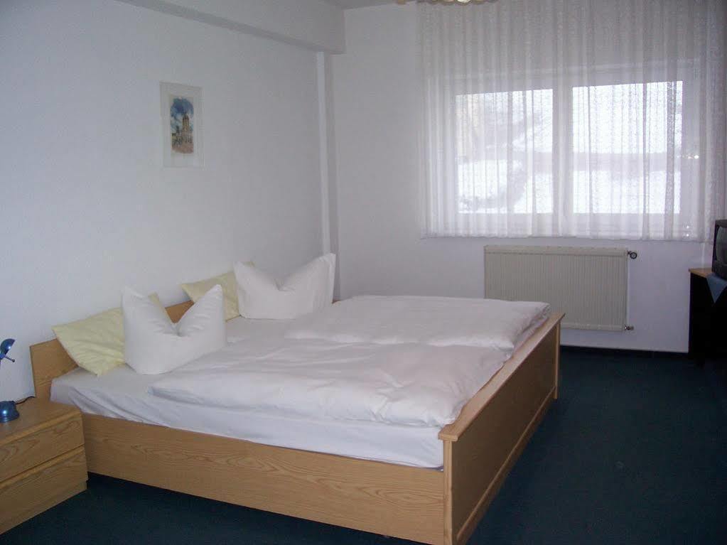 Hotel Reuterhof Reuterstadt Stavenhagen ภายนอก รูปภาพ